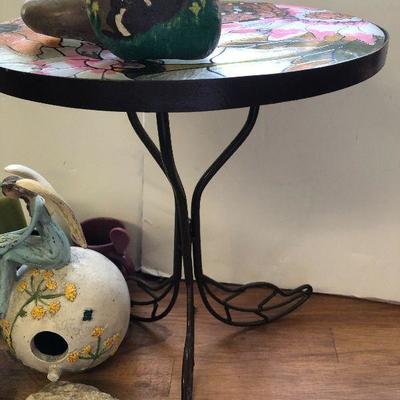 F58: Garden Patio Decor and Small Plant Table