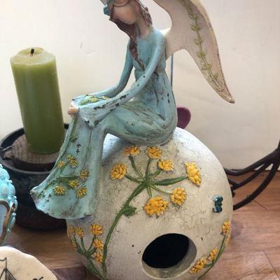 F58: Garden Patio Decor and Small Plant Table