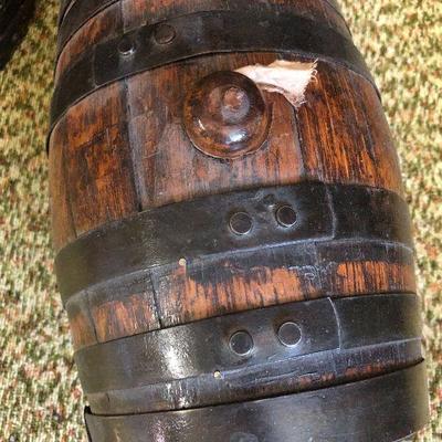 F68: Smaller Vintage Keg with Tap & Stand