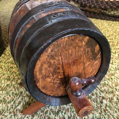 F68: Smaller Vintage Keg with Tap & Stand