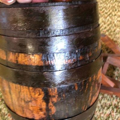 F68: Smaller Vintage Keg with Tap & Stand