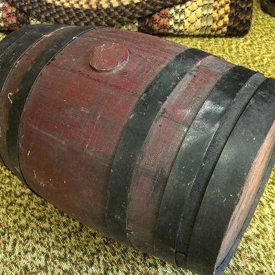 F69: Vintage Wood Whiskey Keg Iron Banded Barrel Chicago Bung 