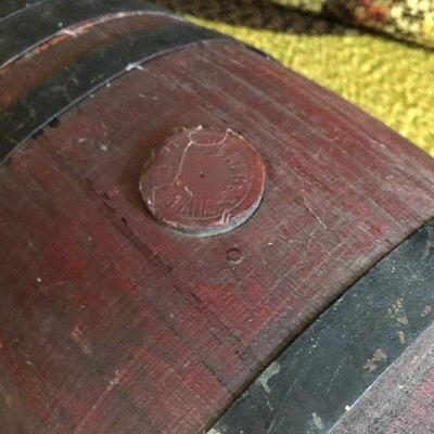 F69: Vintage Wood Whiskey Keg Iron Banded Barrel Chicago Bung 