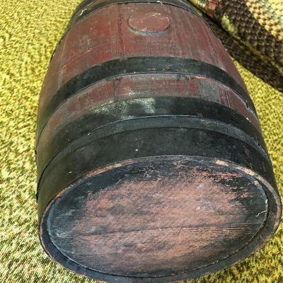 F69: Vintage Wood Whiskey Keg Iron Banded Barrel Chicago Bung 