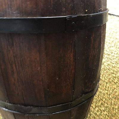 F71: Small Wood Barrel & Rope