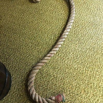 F71: Small Wood Barrel & Rope