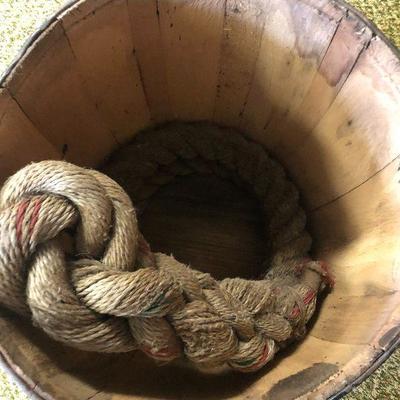 F71: Small Wood Barrel & Rope