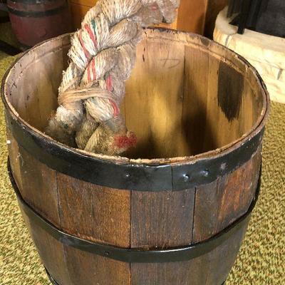 F71: Small Wood Barrel & Rope
