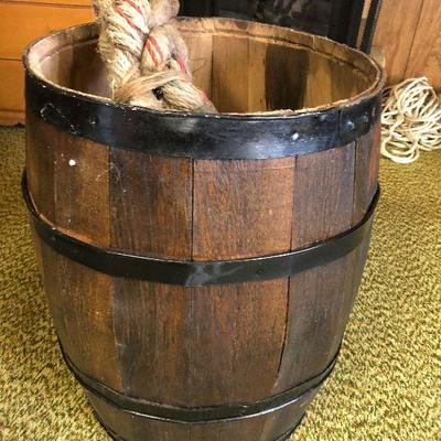 F71: Small Wood Barrel & Rope