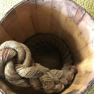 F71: Small Wood Barrel & Rope