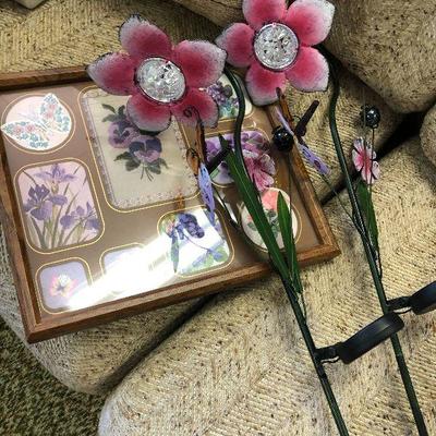 F78:  Metal Flowers Yard Art