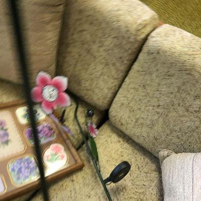 F78:  Metal Flowers Yard Art