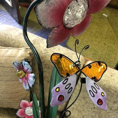 F78:  Metal Flowers Yard Art