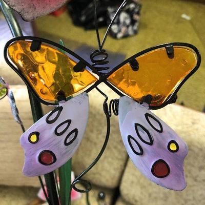 F78:  Metal Flowers Yard Art