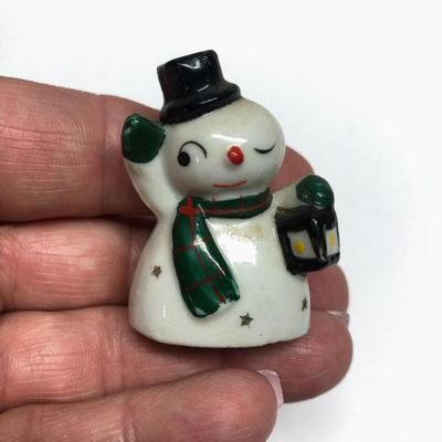 C28: Vintage Tiny Japan Figurines. 