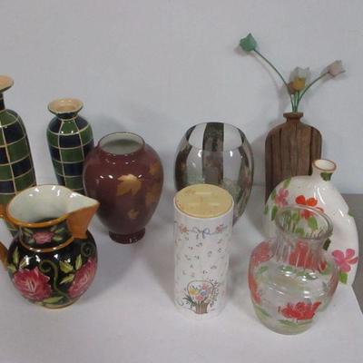 Lot 172 - Vase - Pitchers