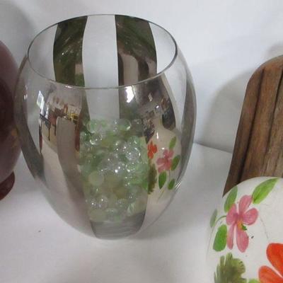 Lot 172 - Vase - Pitchers