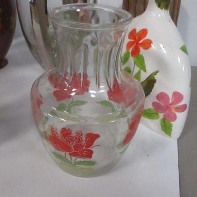 Lot 172 - Vase - Pitchers