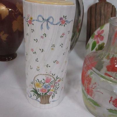 Lot 172 - Vase - Pitchers