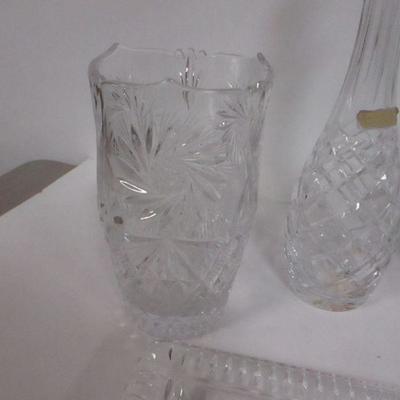 Lot 173 - 2 Pieces Of Dublin Crystal & Hand Cut Decanter