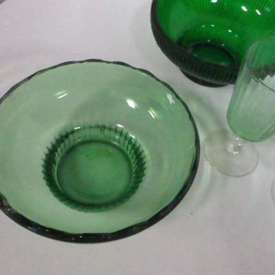Lot 174 - Green & Blue Bowls & Glasses  