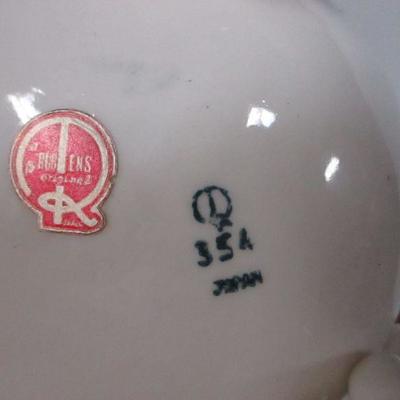 Lot 175 - Decorative Cherubs & Christmas Decor