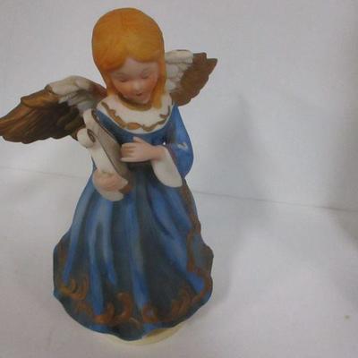Lot 175 - Decorative Cherubs & Christmas Decor