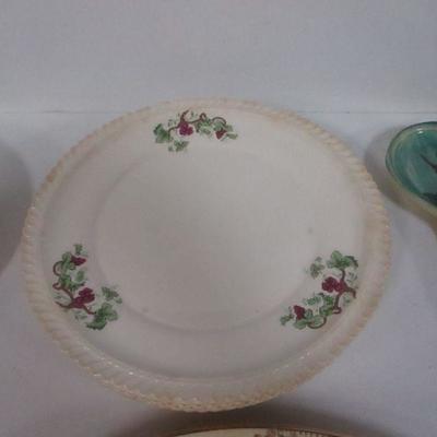 Lot 177 - Rooster & Hen Porcelain Plates - Eastern China USA