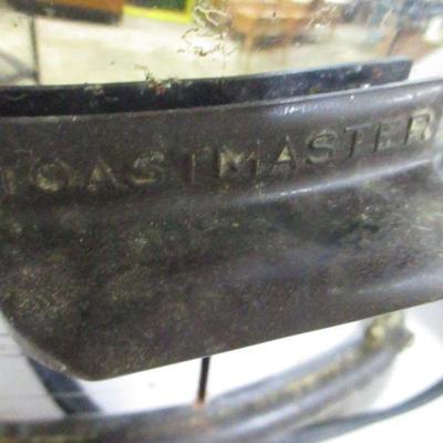 Lot 178 - Antique Bersted Electric Waffle Iron Baker - Toastmaster - Can Opener