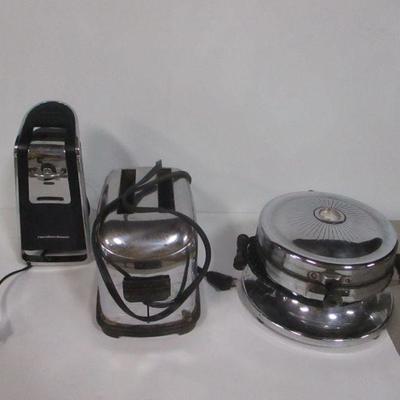 Lot 178 - Antique Bersted Electric Waffle Iron Baker - Toastmaster - Can Opener