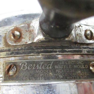 Lot 178 - Antique Bersted Electric Waffle Iron Baker - Toastmaster - Can Opener