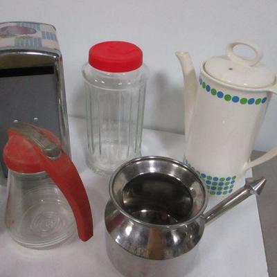 Lot 180 - Home Decor Kitchen Items