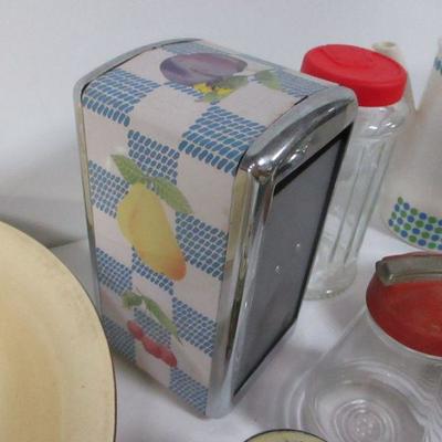Lot 180 - Home Decor Kitchen Items