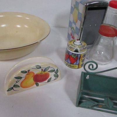 Lot 180 - Home Decor Kitchen Items