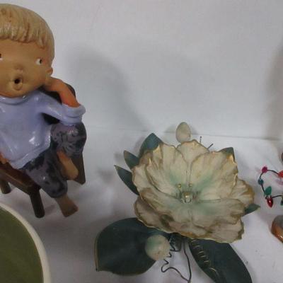 Lot 181 - Home Decor Items