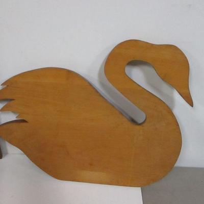 Lot 183 - Duck & Geese Decor 