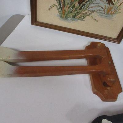 Lot 183 - Duck & Geese Decor 