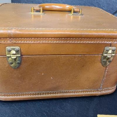 C15: Vintage Travel Make-Up Case and More