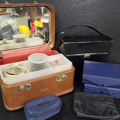 C15: Vintage Travel Make-Up Case and More
