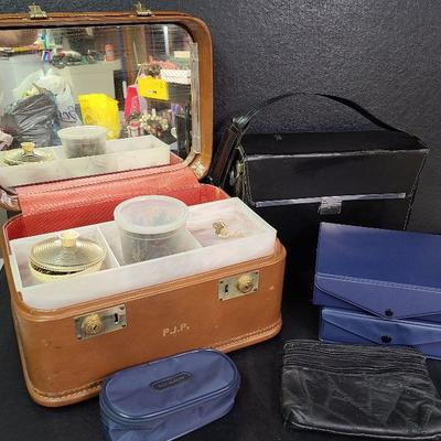 C15: Vintage Travel Make-Up Case and More