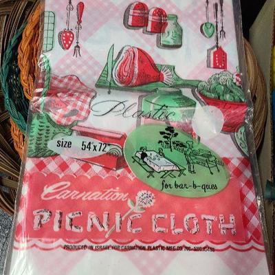 C21: Patio Lights and Festive Plate Liners Outdoor Dining