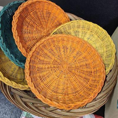 C21: Patio Lights and Festive Plate Liners Outdoor Dining