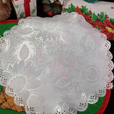 C224: Christmas Placemats and Decor