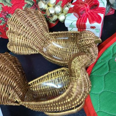 C224: Christmas Placemats and Decor