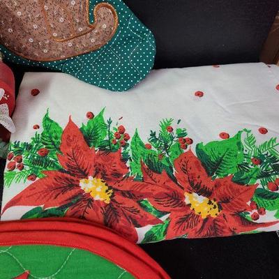 C224: Christmas Placemats and Decor