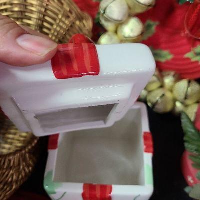 C224: Christmas Placemats and Decor