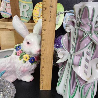 C229: Spring Decorations and Candle