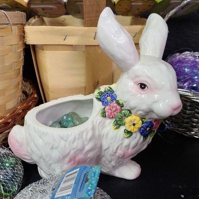 C229: Spring Decorations and Candle