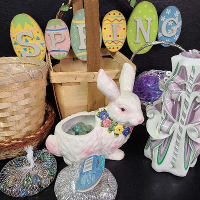 C229: Spring Decorations and Candle