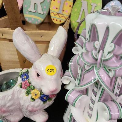 C229: Spring Decorations and Candle